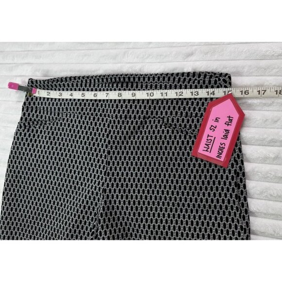 ATTYRE Petite Stretch Pull On Bermuda Shorts W/ Pockets Women's 10P Geometric - Picture 6 of 9